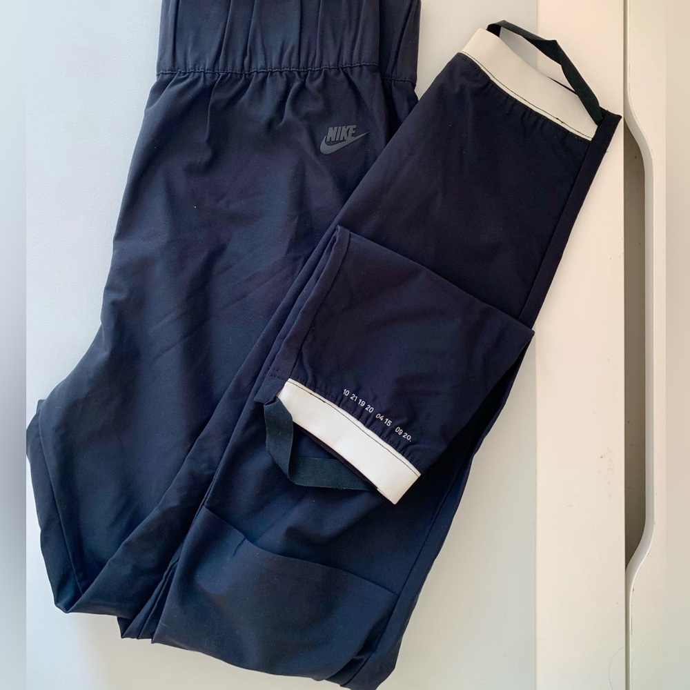 Nike Technical Stirrup Pants. Size 4/6, black, stretchy, open knee seam